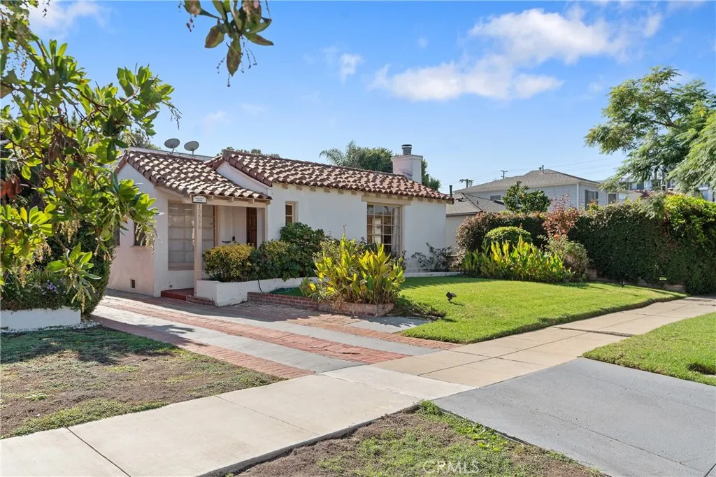 10636 Ayres Avenue, Los Angeles, California 90064 home-pic-1